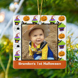 Baby 1st Halloween Photo Cute Personlig Julgransprydnad Keramik<br><div class="desc">Denna förtjusande baby först Halloween-prydnad är perfekt för nya föräldrar som kärlek oktober. Den här söta Halloween-baby-prydnadsföreställningen har en leende Jack O'Lantern,  en spooky svart spindel och två olika utsökta muffinsar med häxans hattar överst för att få bus eller godis glädje.</div>