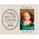 Baby 1st jul Ivory Engraved Photo Ram<br><div class="desc">Den här speciella keepsakpresenten kommer alltid att vara en fantastisk påminnelse till kärlek om att du har ett dekorativt träfoto som ram innehåller 1-4x6-foto. Ord är lasergraverat och fotot är skyddat med glas.</div>