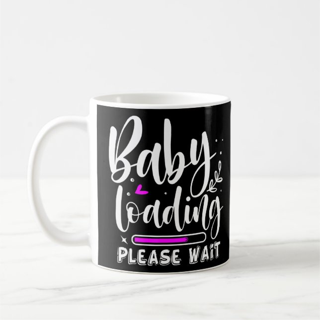 Baby 2022 Laddning 2022 Lustigt Gravid Announce Mo Kaffemugg (Vänster)