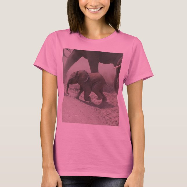 Baby African Elephant Crossing T-shirt (Framsida)