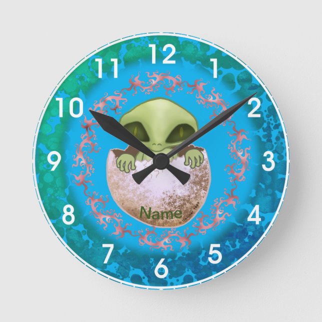 Baby Alien Clock Rund Klocka (Framsida)