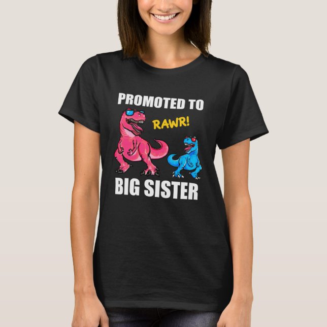 Baby Announcement Promoted To Sistersaurus  Big Si T Shirt (Framsida)