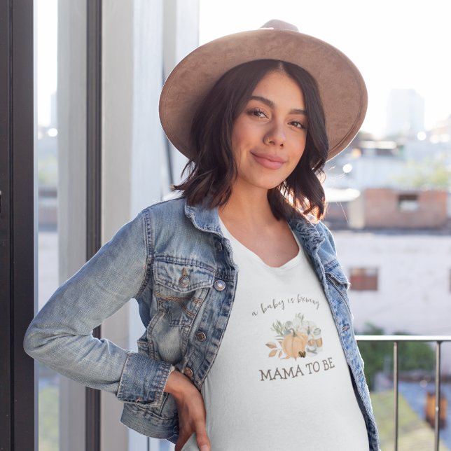 Baby är Brewing | Mamma för höstkaffe som skall lä T Shirt (Skapare uppladdad)