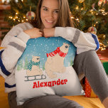 Baby Bear on Sled in Winter Snö a Festive Kids Kudde<br><div class="desc">Här är en underbar och anpassade vinter- eller julkudde för din barn, lekrum, den, TV-rum eller vardagsrum. Vintertiden är speciell för barn, och en roligt och ett dekorativt sätt att hurra vintern är med våra färgstarka ungars accentkuddar. Våra fjällkuddar har en björn i baby och en björn eller en björn...</div>