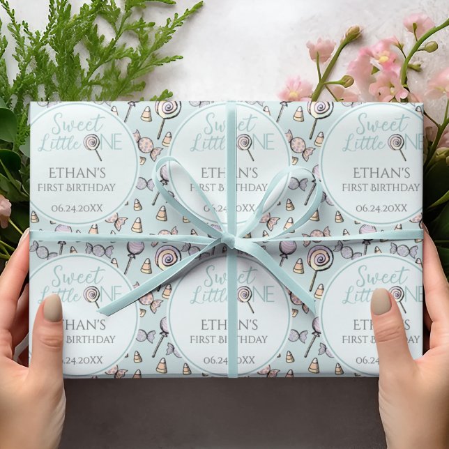 Baby blue Candy-tema för första födelsedag Presentpapper (Sweet Little One Babys First Birthday Blue Candy Theme Gift Wrap. Cute Hand Drawn Candies Lollipops)
