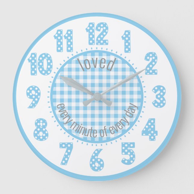 Baby blue Gingham Polka Dot Numres Nursery Clock Stor Klocka (Framsida)