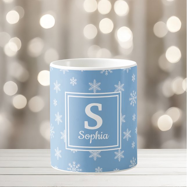 Baby blue julmonogram snöflingor kaffemugg (Skapare uppladdad)