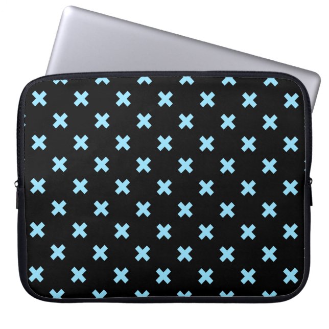 Baby blue kor-stygn på svart laptop fodral (Framsidan)