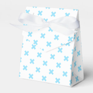 Baby blue kor stygn på vitt presentaskar