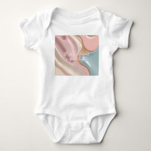 Baby body i stilren grafik t shirt