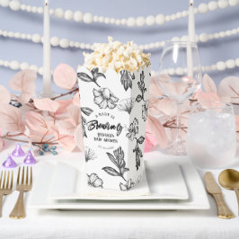 Baby breder ut sig genom den gotiska blommans baby presentaskar