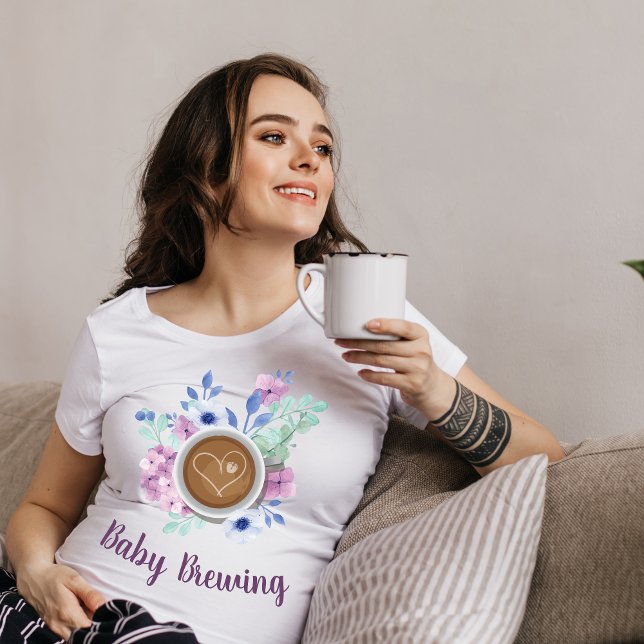 Baby brinner babyduschen mamma för att vara t shirt (Skapare uppladdad)