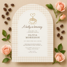 Baby brygger kaffe Gingham Baby Shower Inbjudningar