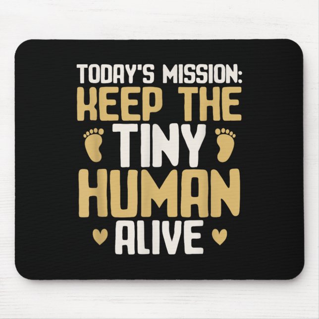 Baby Daddy Keep The Tiny Human Alive Funny New Dad Musmatta (Framsidan)