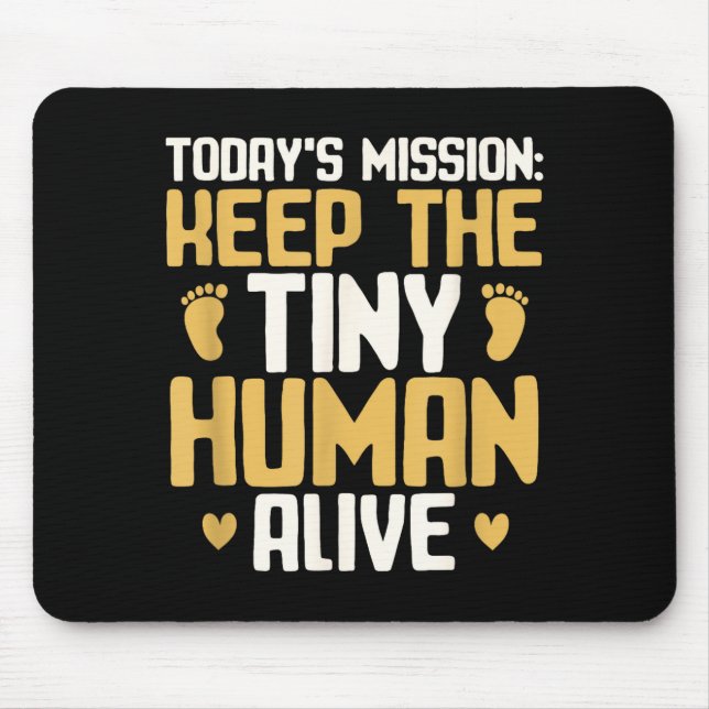 Baby Daddy Keep The Tiny Human Alive Funny New Dad Musmatta (Framsidan)