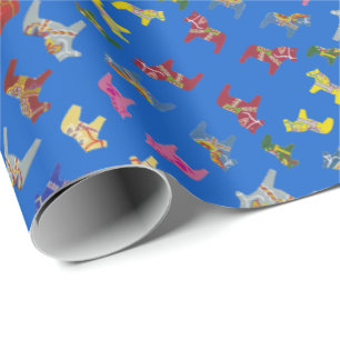 Baby Dala som slår in papper Presentpapper