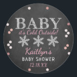 Baby Det är Kall utanför Flickor, babyskor för vin Runt Klistermärke<br><div class="desc">Fira i stil med trendigets babybollar. Utformningen är enkel att anpassa med din egen formulering och din familj och dina vänner blir glada när de ser dessa fantastiska klistermärken.</div>