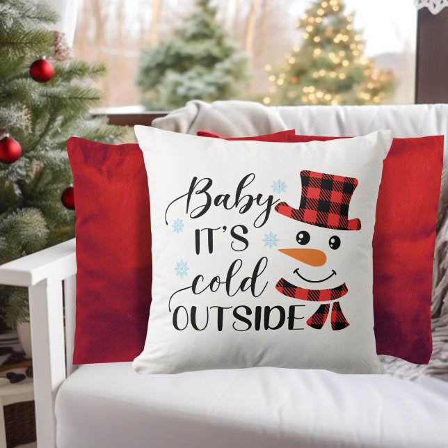 Baby Det är Kall utanför Helgdag Kudde (Baby It's Cold Outside Holiday Throw Pillow with cute snowman in red and black buffalo plaid hat)