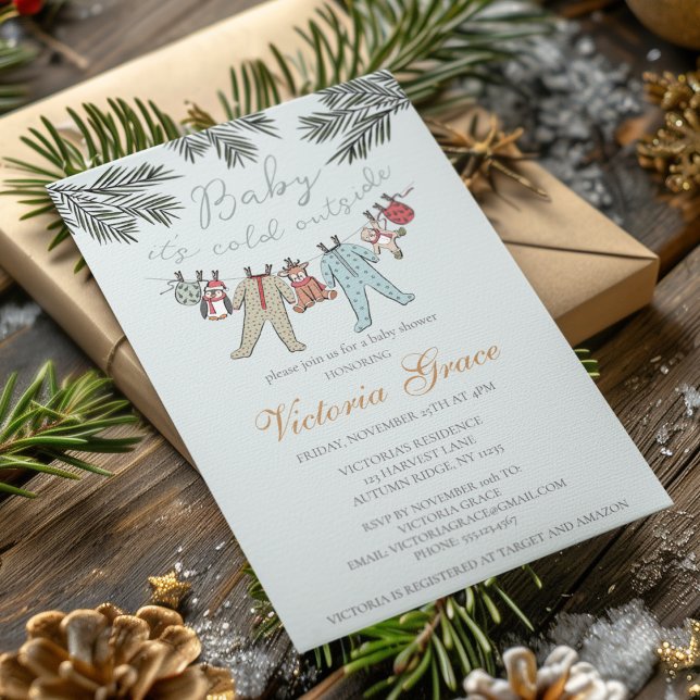 Baby Det är Kall utanför könsuppehåll för spädbarn Inbjudningar (Cute Baby It's Cold Outside Winter Baby Shower Invitations. Xmas Baby Pajamas, Stuffed Animals, Pine)