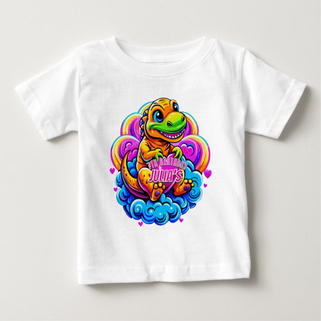 Baby Dino Hugger en hjärtpil på ett moln T Shirt (Framsida)