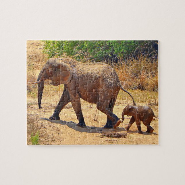 Baby elefant efter mor, södra Afrikan Pussel (Horisontell)