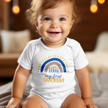Baby First Hanukkah Personlig T Shirt<br><div class="desc">Festive personlig Hanukkah-design.</div>