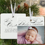 Baby First jul Photo Elegant Calligraphy Julgransprydnad Keramik<br><div class="desc">Baby Första julfotodekoration som du kan anpassa med ditt favoritfoto och din anpassningsbar på baksidan. Elegantens typografiska utformning med Baby Första jul i snabb kalligrafi och klassisk tryckning.</div>