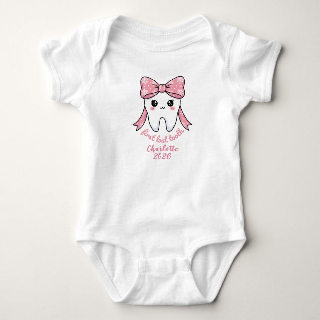 Baby First Tooth Pink Bow Milestone Kawaii Tooth T Shirt (Framsida)