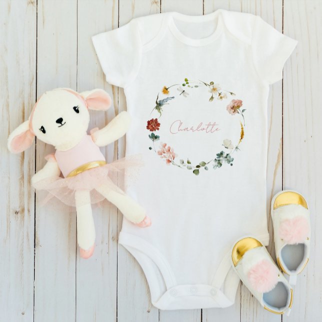 Baby Flicka Vattenfärg Blommig Namnskrift T Shirt (Pink Baby Bodysuit)