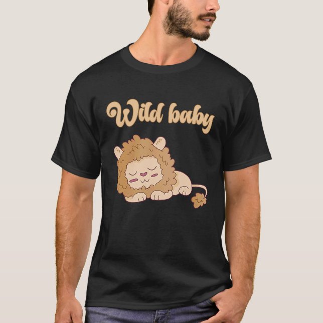 Baby födelsedag En Vild Lejona djur Firande Bo T Shirt (Framsida)