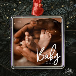 Baby Första Eleganten Modern  Chic Photo Julgransprydnad Metall<br><div class="desc">Design består av modern chic-typografi med sans serif- och serif-teckensnitt. Lägg till en anpassningsbar med baby och år.</div>