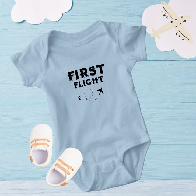 Baby FÖRSTA FLYG, Cool Flygplan, Resa, Söt Blå T Shirt (Skapare uppladdad)