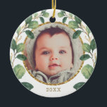 Baby Första jul Greenery Guld Eucalyptus Julgransprydnad Keramik<br><div class="desc">Den här designen har en fantastisk vattenfärgsillustration av lush grey i grönt och guld. Använda mallen fält för att lägga till information. Om du vill ändra teckensnittet stil,  färg eller textplacering klickar du bara på knappen "Anpassa ytterligare".</div>