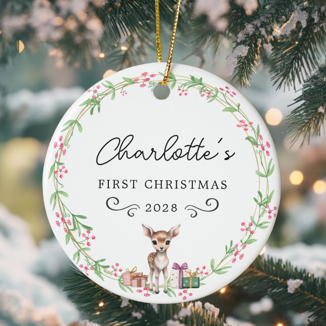 Baby Första jul - Rustic Wandeer & Reindeer Julgransprydnad Keramik (Cute, Personalized, Baby's First Christmas – Rustic Wreath & Reindeer Ceramic Ornament Design.)