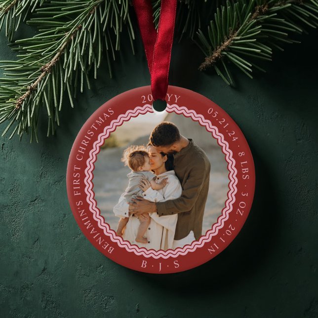 Baby första jul Vågigt Modern Minimal 2-foto Julgransprydnad Keramik (Baby First Christmas Wavy Modern Minimal 2 Photo Red Ceramic Ornament)