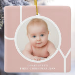 Baby första julen Anpassningsbar Photo Ro Guld Julgransprydnad Keramik<br><div class="desc">Den här snyggten är Baby First jul Photo Ornament dekorerat med ord JOY i vit typografi på ro guld. Anpassade enkelt med ditt foto,  namn och år.</div>