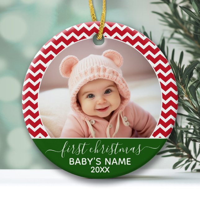 Baby Första julen Photo red chevrons grönt Julgransprydnad Keramik (Baby's First Christmas Ornament with Photo and Cute Chevrons)