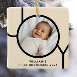 Baby Första julfoto Cream Julgransprydnad Keramik<br><div class="desc">Den här snyggten dekoreras Baby första julfoto Ornament med ord JOY i modern svart typografi på en krämbakgrund. Anpassade enkelt med ditt foto,  namn och år. Det är en underbar keepy!</div>