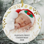 Baby Första julfoto Julgransprydnad Keramik<br><div class="desc">Denna elegant dekoreras julprydnaden med guld blad på vit bakgrund. Anpassade enkelt med baby namn,  år och foto. Observera att de små vita stjärnorna inte ingår i designen. Ursprunglig vattenfärg © Michele Davies.</div>