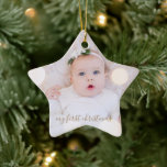 Baby Första julfoto Julgransprydnad Keramik<br><div class="desc">Ditt favoritfoto på en stjärnformad keramisk ornament. Ladda upp din egen bild för att skapa Julgran-prydnadsföremål för dig själv eller ge som en gåva till familj,  vänner,  föräldrar och mor- och farföräldrar!</div>