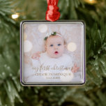 Baby Första julfoto Julgransprydnad Metall<br><div class="desc">Ditt favoritfoto på ett fyrkantigt metall-ornament. Ladda upp din egen bild för att skapa Julgran-prydnadsföremål för dig själv eller ge som en gåva till familj,  vänner,  föräldrar och mor- och farföräldrar!</div>
