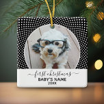 Baby Första julfotopoka Dot Black White Julgransprydnad Keramik<br><div class="desc">Perfektens gåva till nya föräldrar eller nyfödda. Anpassa med fotot. Om du behöver justera fotot eller texten klickar du på knappen ANPASSA DENNA ovan.</div>