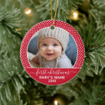 Baby Första julfotopoka Dot Calligraphy Julgransprydnad Keramik<br><div class="desc">Perfekt gåva till ett nyligen gift par eller nyfött barn. Anpassa med fotot. Om du behöver justera fotot eller texten klickar du på knappen ANPASSA DENNA ovan.</div>