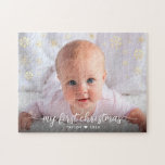 Baby Första julskript Guld Snowflake Photo Pussel<br><div class="desc">"Min första jul." En lekfull bild av champagne guld snöflingor och handskriven manustypografi, som täcker över fotot efter eget val, hjälper dig att sätta igång jul och nyår. Känn julhelgens värme och glädje varje gång du användor den här snyggten och den moderna personligen, anpassningsbarnas pussel. Med hjälp av mallarna för...</div>