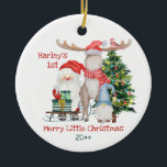 Baby Första jultomten och Helpers Photo Julgransprydnad Keramik<br><div class="desc">Julfotodekoration för baby första jul. Utformningen har en söt, vattenfärgad illustration av tomten och hans hjälplösa med ett dekorerat julgran och en bladig bild med presentförpackat presenter. Den visuella typografin lyder "[baby namn 1st] God jul" som du kan anpassa tillsammans med året. På baksidan är fotomallen inställd så att du...</div>