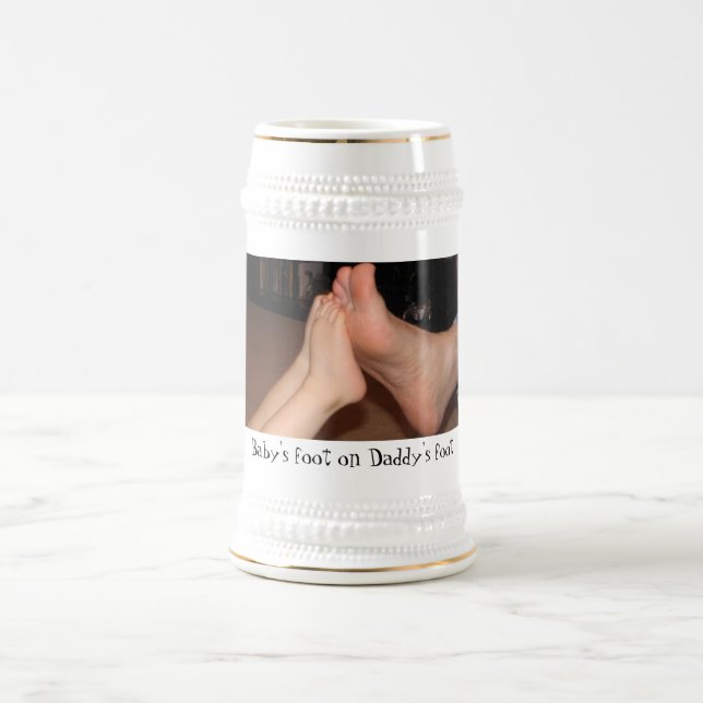 Baby fot på papporfot sejdel (Center)