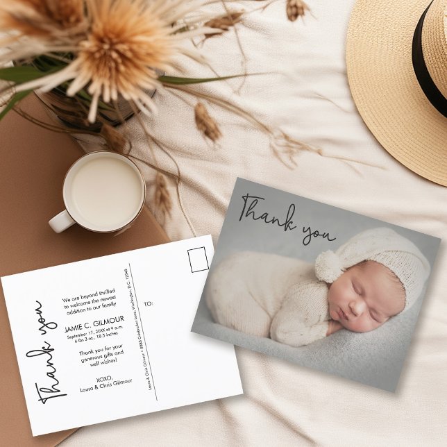 Baby Foto Handlettering Skrift Födelse Meddelande Vykort (Baby boy photo thank you modern handlettering script birth stat postcard.)