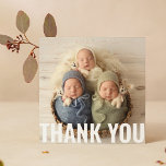 Baby Gift Triplets Tack Newborn Baby Shower<br><div class="desc">Baby Gift Triplets Tack Newborn Baby Shower Tack. Du Cards har ditt favoritfoto med texten "Tack" i elegant, ett modernt, vitt skript på framsidan och ett ytterligare foto och ditt personlig-meddelande på baksidan. Anpassa genom att redigera texten i textrutorna. PHOTO TIP: centrera fotot innan du överför det till Zazzle för...</div>