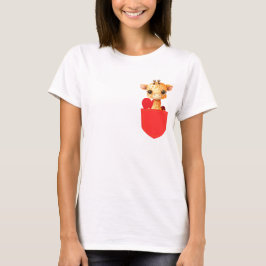 Baby Giraffe i en tryckt rödpockett T Shirt