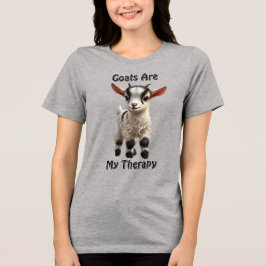 Baby Goat med Fluffy Päls och ljusa uttryck T Shirt